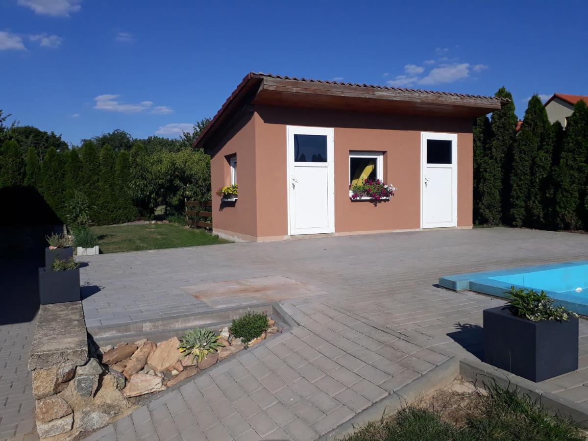 Villa Prazdninovy Dum Bezkov U Znojma Exterior foto