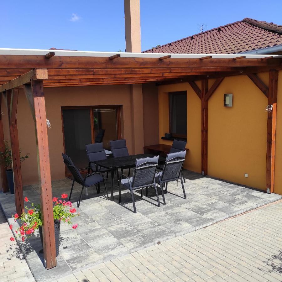 Villa Prazdninovy Dum Bezkov U Znojma Exterior foto