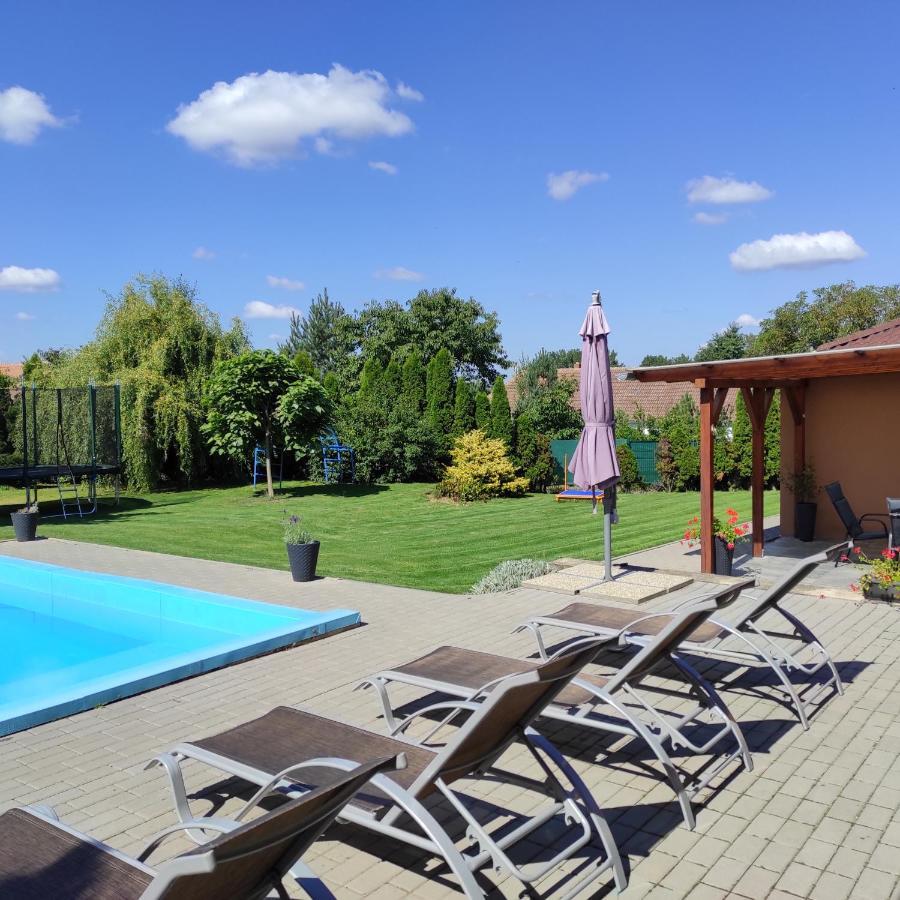 Villa Prazdninovy Dum Bezkov U Znojma Exterior foto