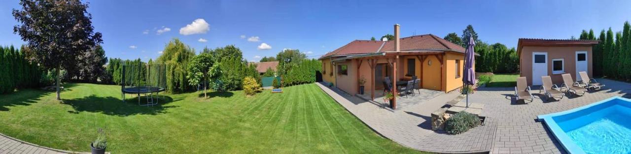 Villa Prazdninovy Dum Bezkov U Znojma Exterior foto